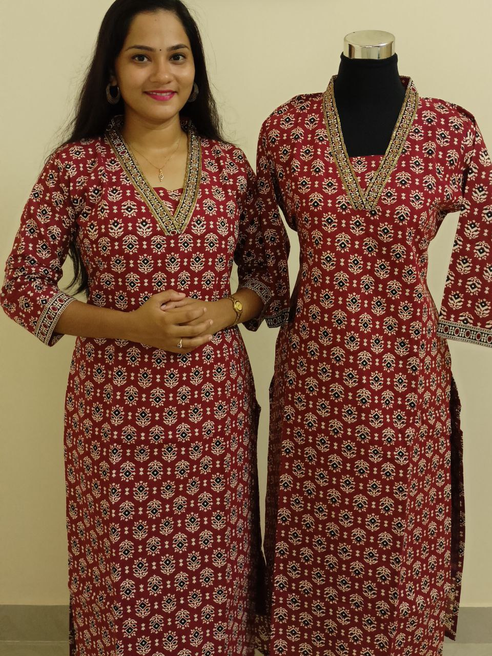 SC1209 - V Neck Bold Collar Red Kurtis